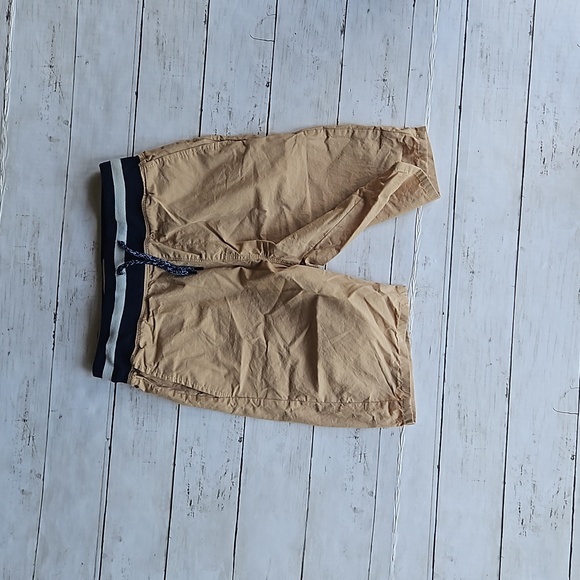 Button up and Khaki Shorts Set Size M (10-12) - Picture 4 of 8